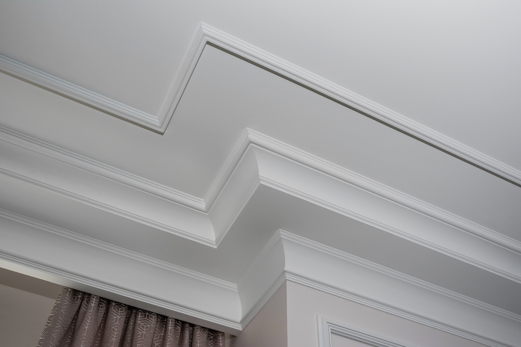 Pros & Cons of Crown Moulding